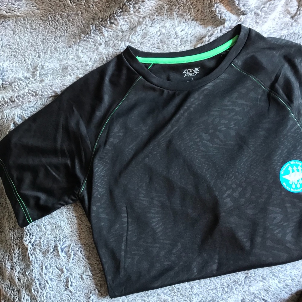 NWOT, Zone Pro men’s breathable shirt (S)